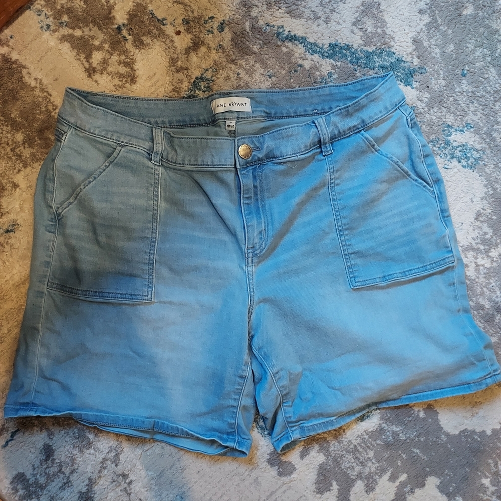 Lane Bryant Flex magic waistband, midrise boyfriend midishort. Size 18